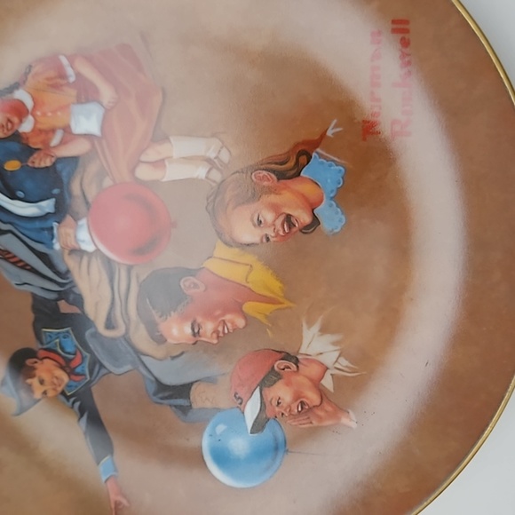 The Norman Rockwell Museum At the Circus American Family Series Porcelain Plate - Picture 3 of 7